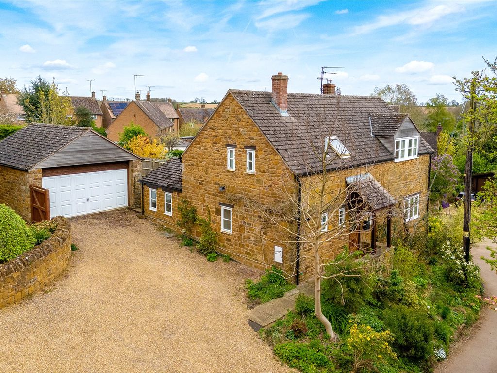 4 bed detached house for sale in Manor Orchard, Horley, Banbury