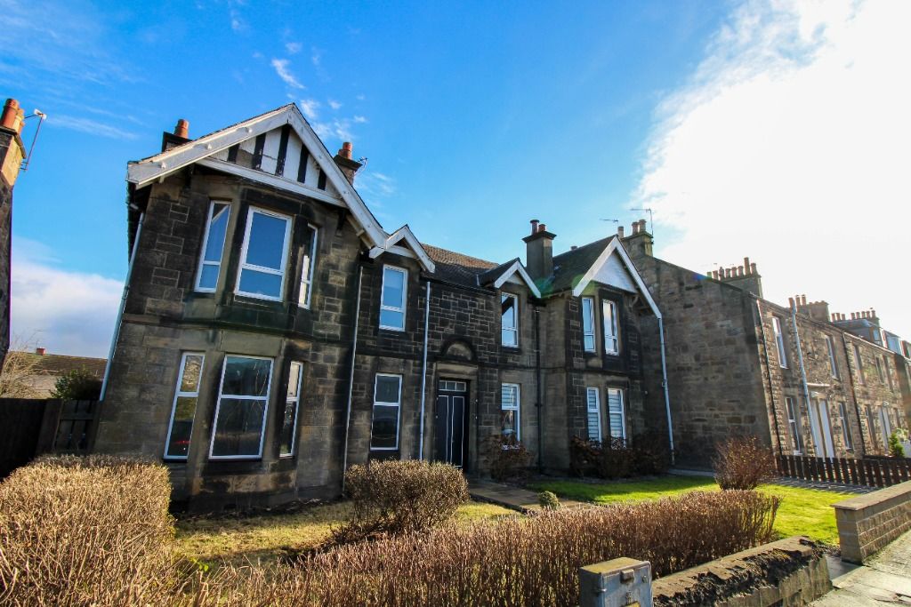 2 bed flat to rent in South Lumley Street, Grangemouth FK3, £800 pcm