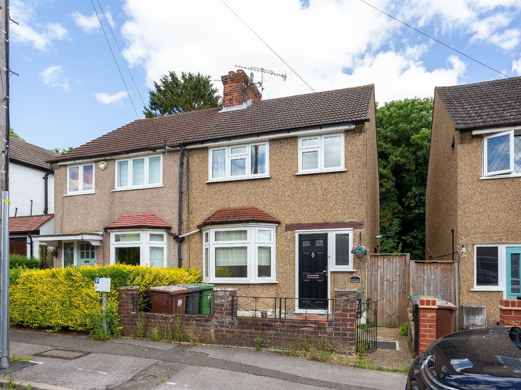 3 bed semidetached house to rent in Bendysh Road, Bushey