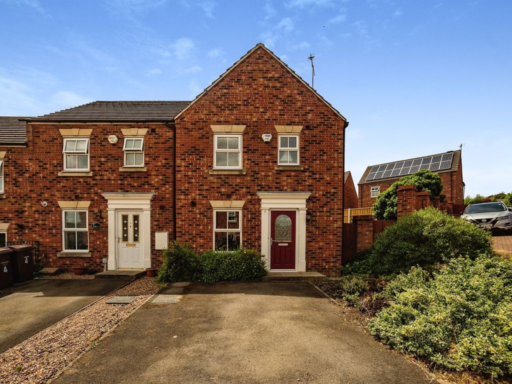 3 bed end terrace house for sale in Chester Court, Hemsworth