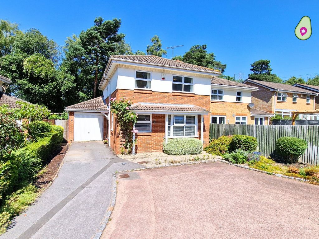 4 bed detached house for sale in Trotwood Close, Sandhurst, Berkshire