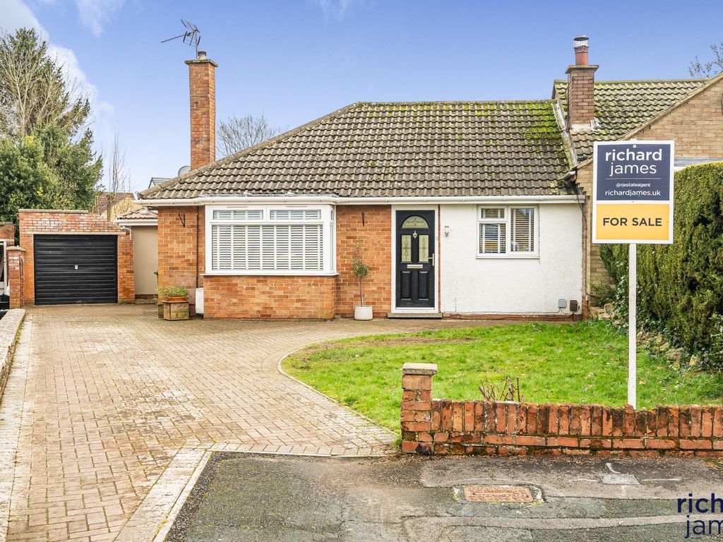 3 bed semidetached bungalow for sale in Arundel Close, Lawn, Swindon