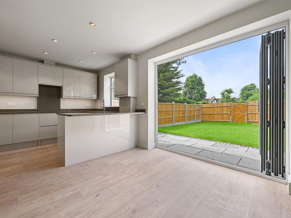 Mayfield Avenue, London N12  