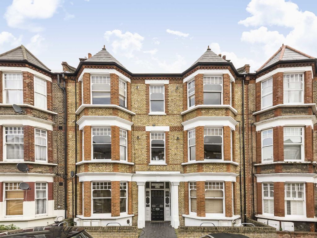 3 bed flat to rent in Edgeley Road, London SW4, £3,200 pcm Zoopla