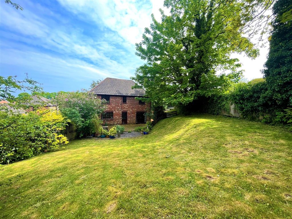 4 bed detached house for sale in Masefield Way, Sketty, Swansea SA2, £