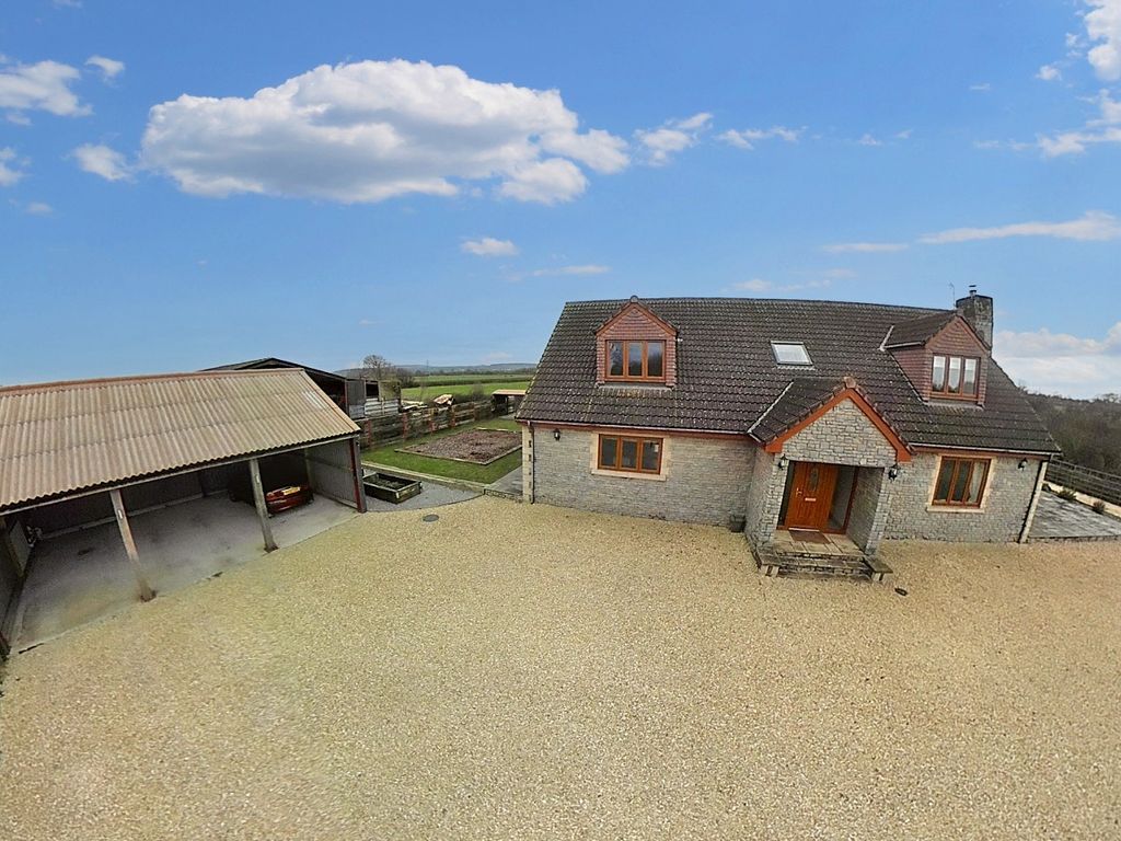 4 bed detached house for sale in Puxton Road, Hewish, WestonSuperMare