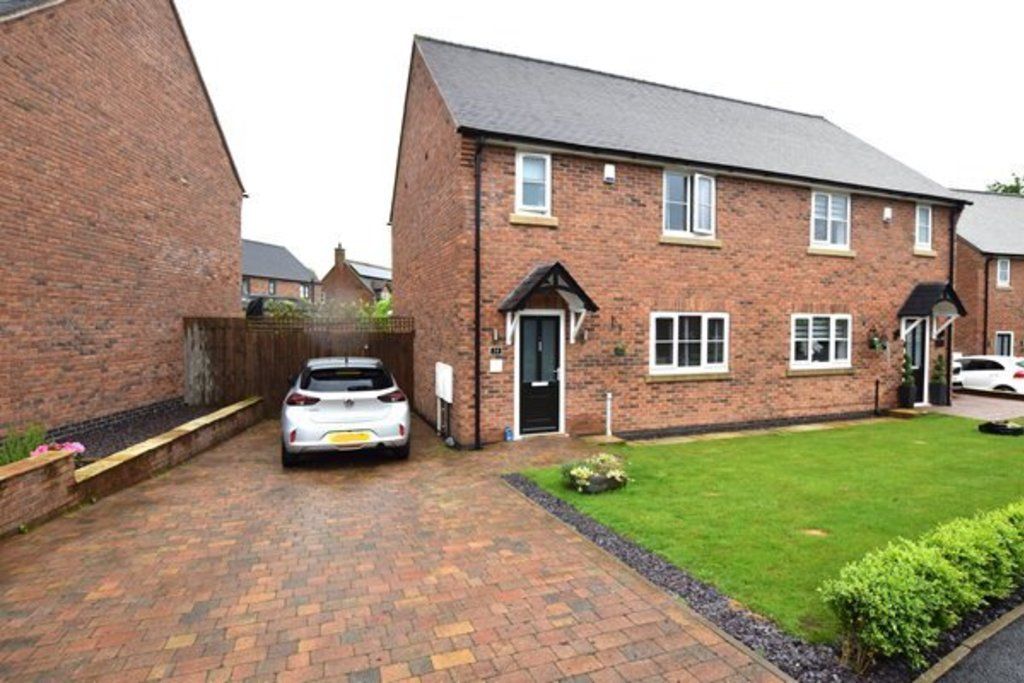 3 bed semidetached house for sale in Silver Close, NortonInHales