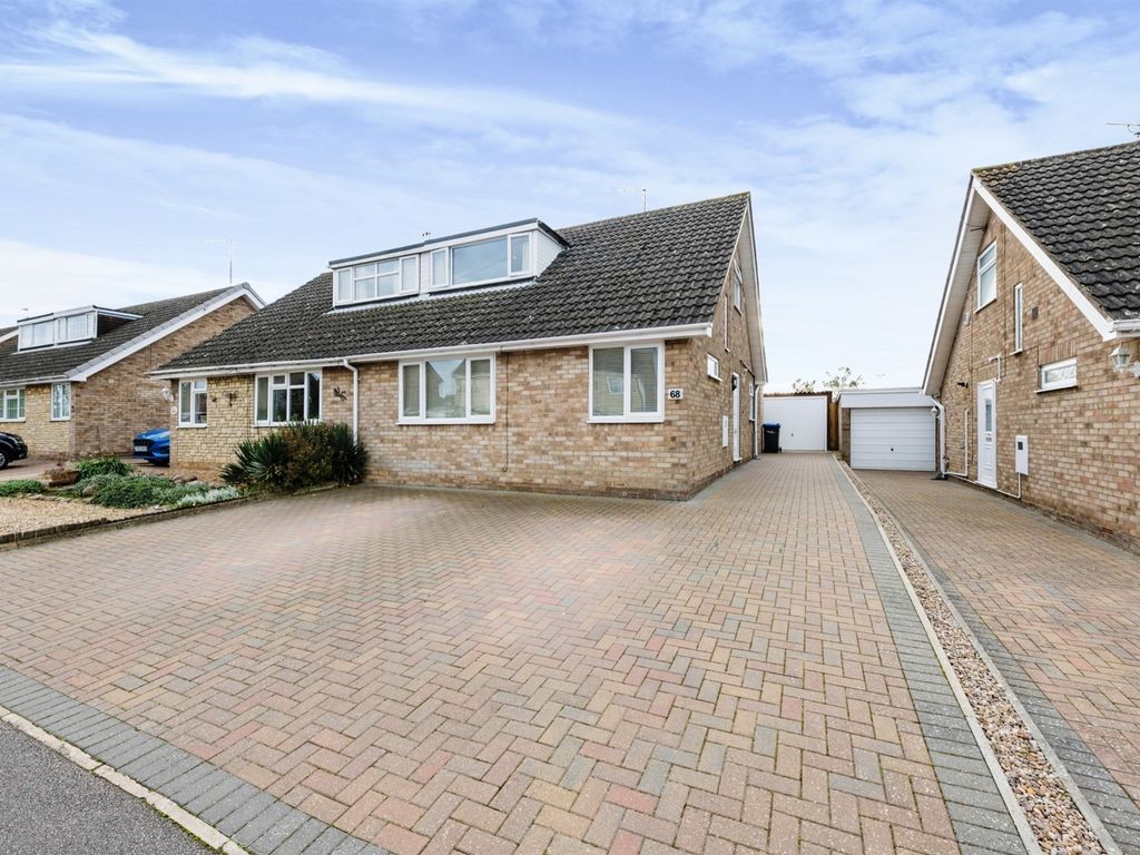 4 bed semidetached bungalow for sale in Martins Lane, Hardingstone