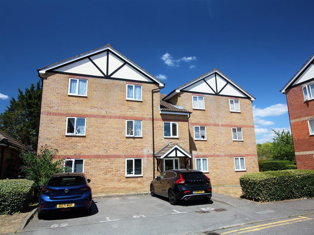 2 bed flat for sale in Foxglove Way, Hackbridge, Wallington SM6 Zoopla