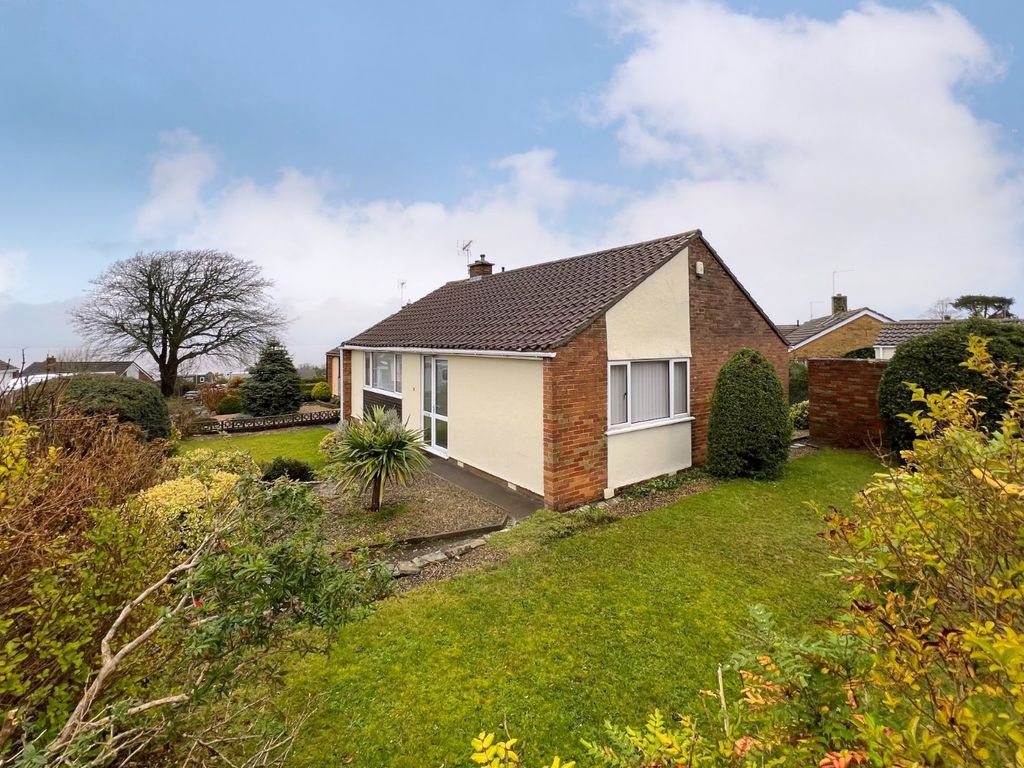 2 bed bungalow for sale in Bruton Avenue, Portishead, Bristol BS20, £