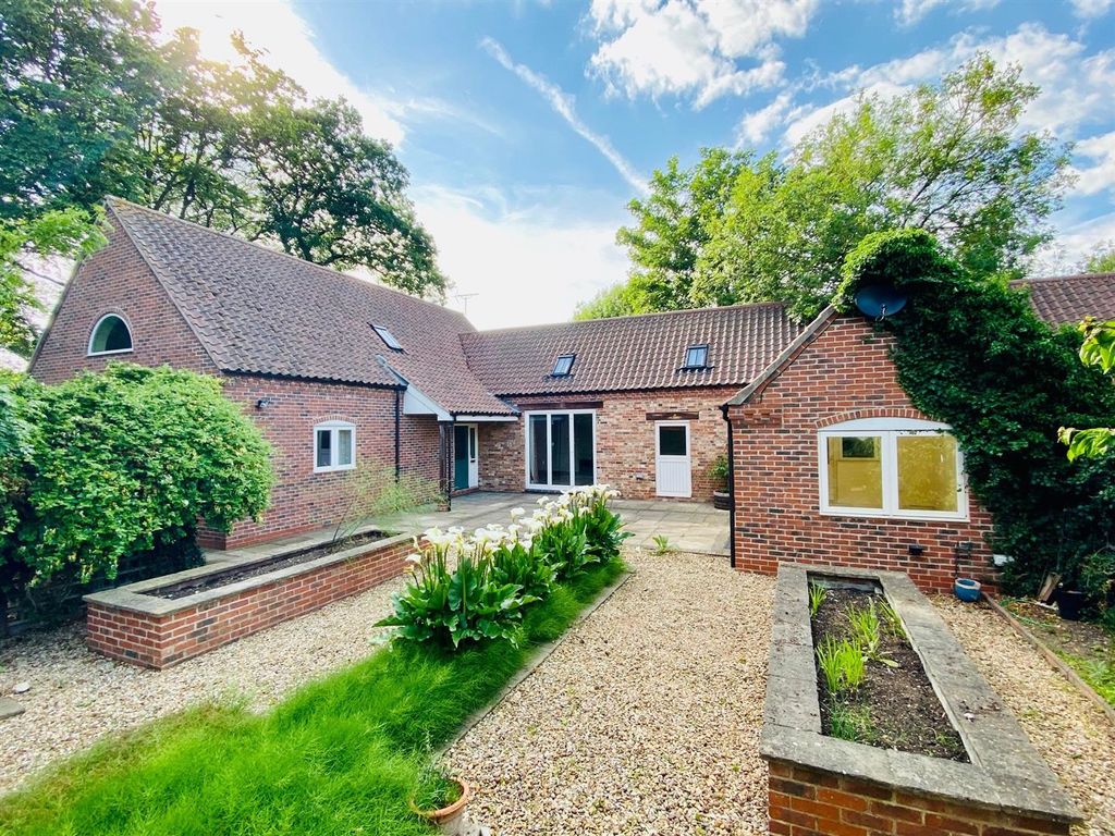 3 bed barn conversion for sale in Church Street, Long Bennington, Newark NG23 Zoopla