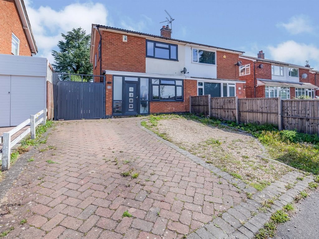 3 bed semidetached house for sale in Coombe Rise, Oadby, Leicester LE2 Zoopla