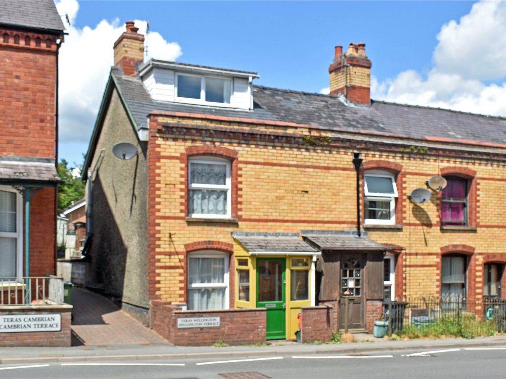 2 bed end terrace house for sale in Wellington Terrace, Llandrindod