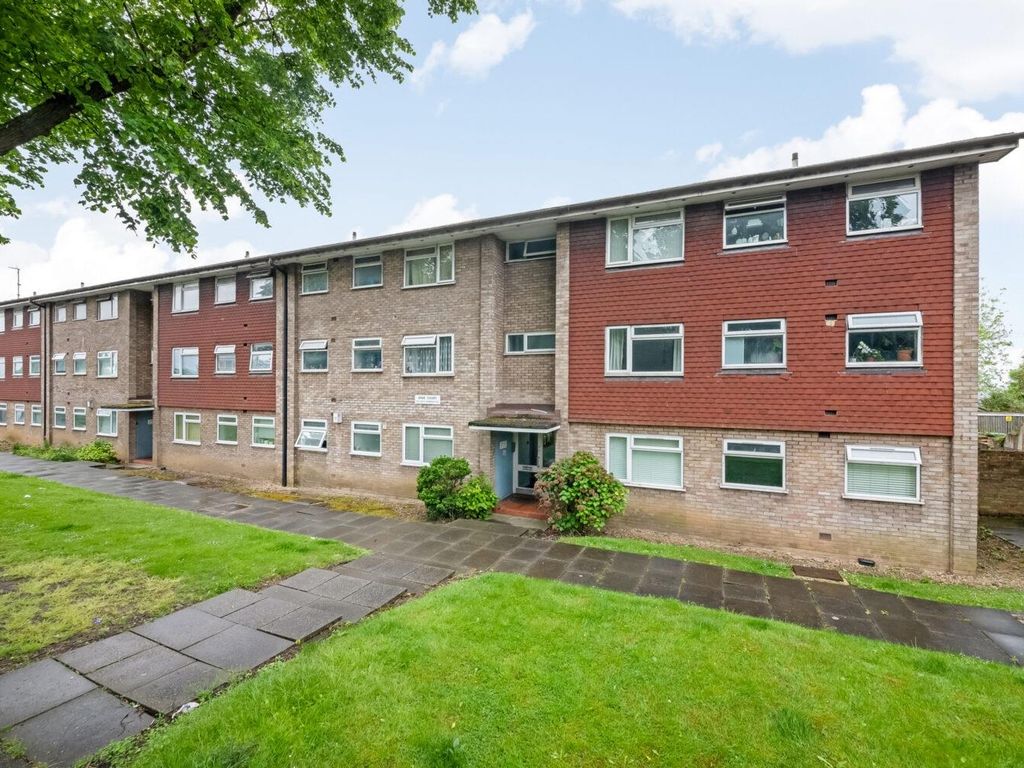 2 bed flat for sale in South Norwood Hill, South Norwood, London SE25