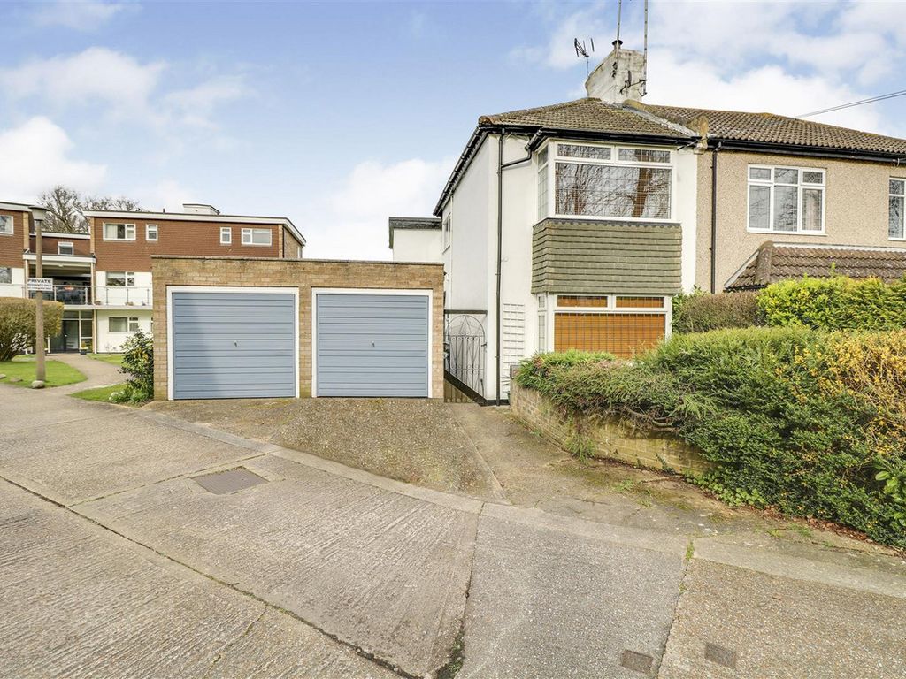 1 bed flat to rent in Underwood Square, LeighOnSea SS9 Zoopla