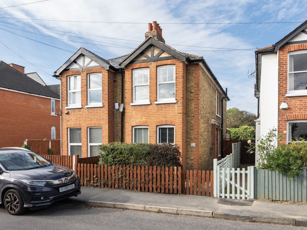 3 bed semidetached house for sale in Old Charlton Road, Shepperton