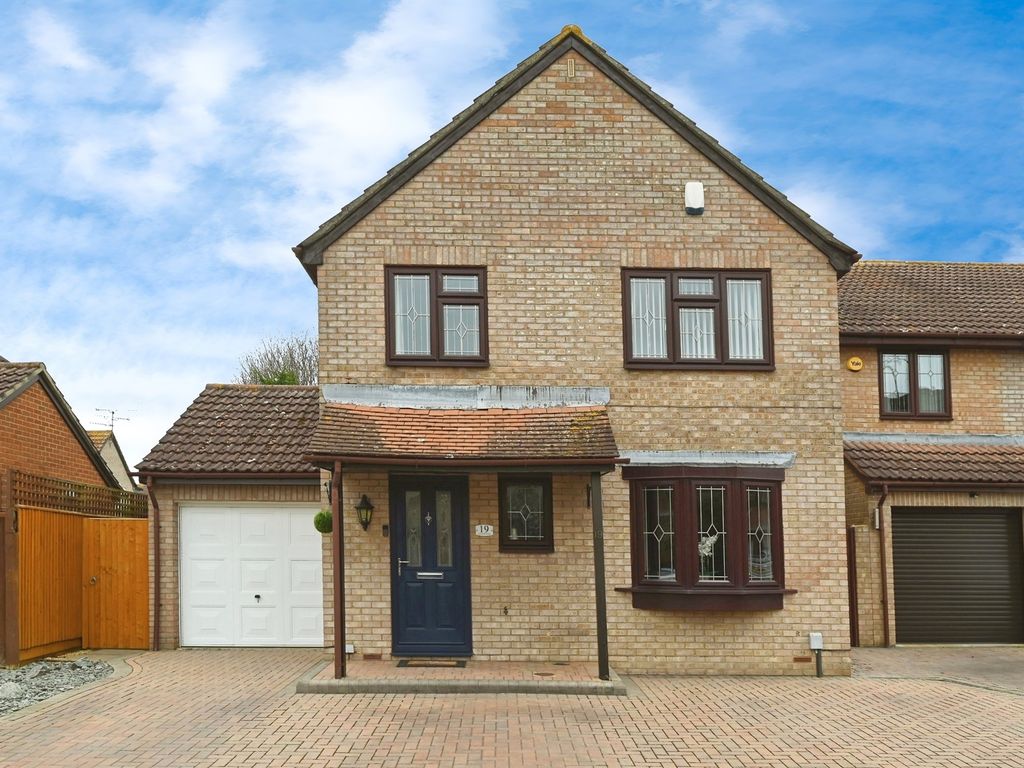 4 bed detached house for sale in Finstock Close, Lower Earley, Reading