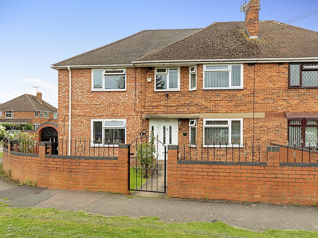5 bed semidetached house for sale in Grimsbury Drive, Banbury OX16