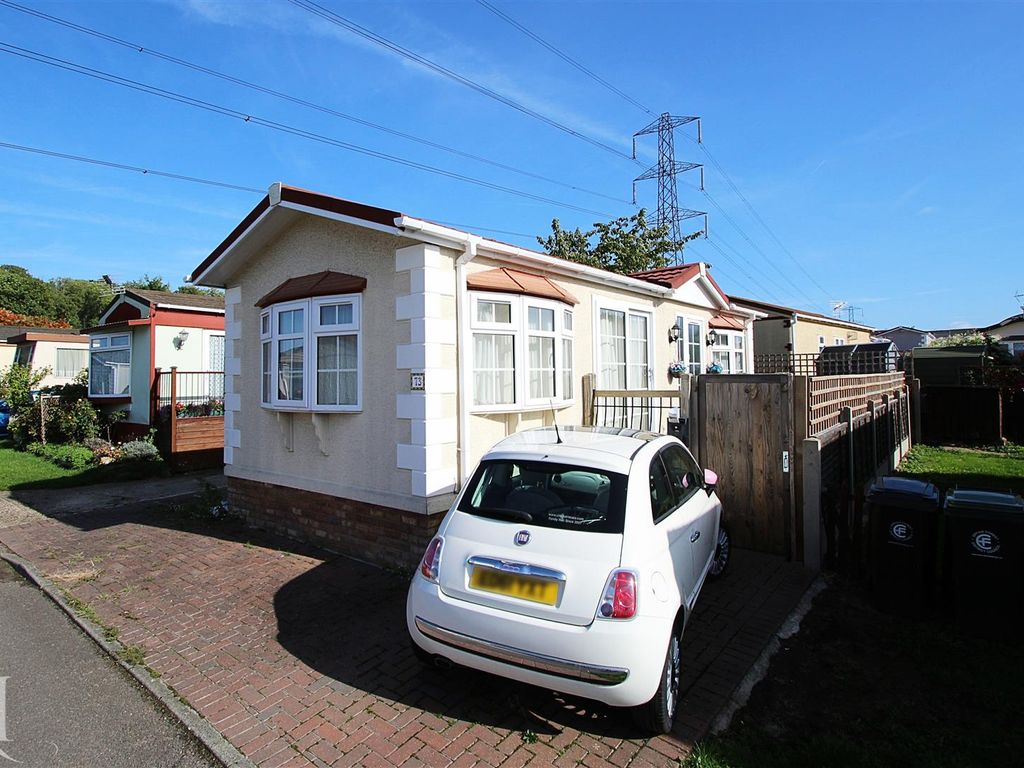 1 bed mobile/park home for sale in First Avenue, Galley Hill, Waltham