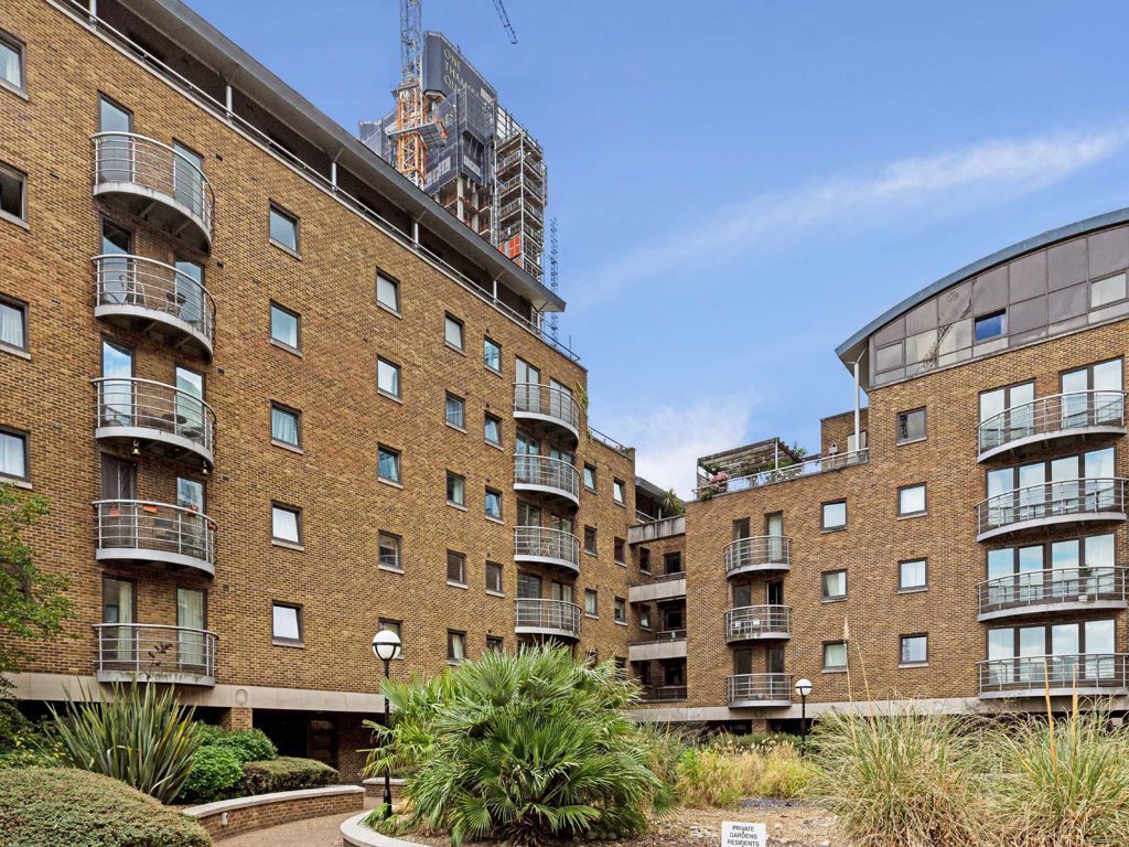 2 bed flat to rent in Meridian Place, London E14 Zoopla