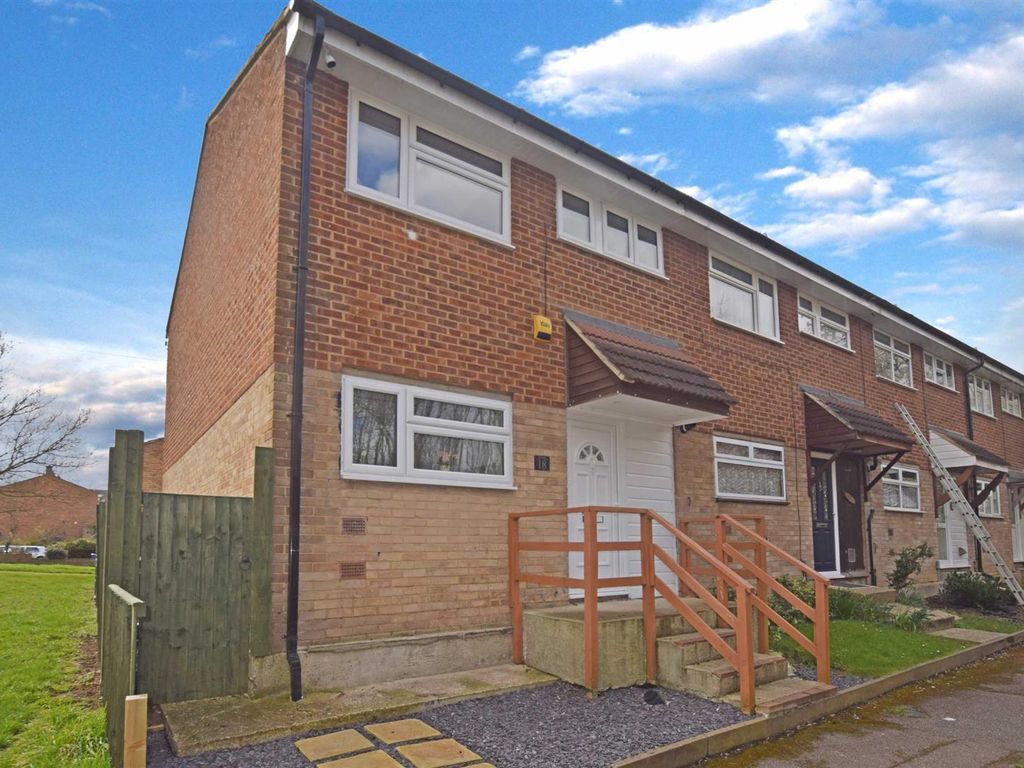 3 bed end terrace house for sale in Broadhope Avenue, StanfordLeHope