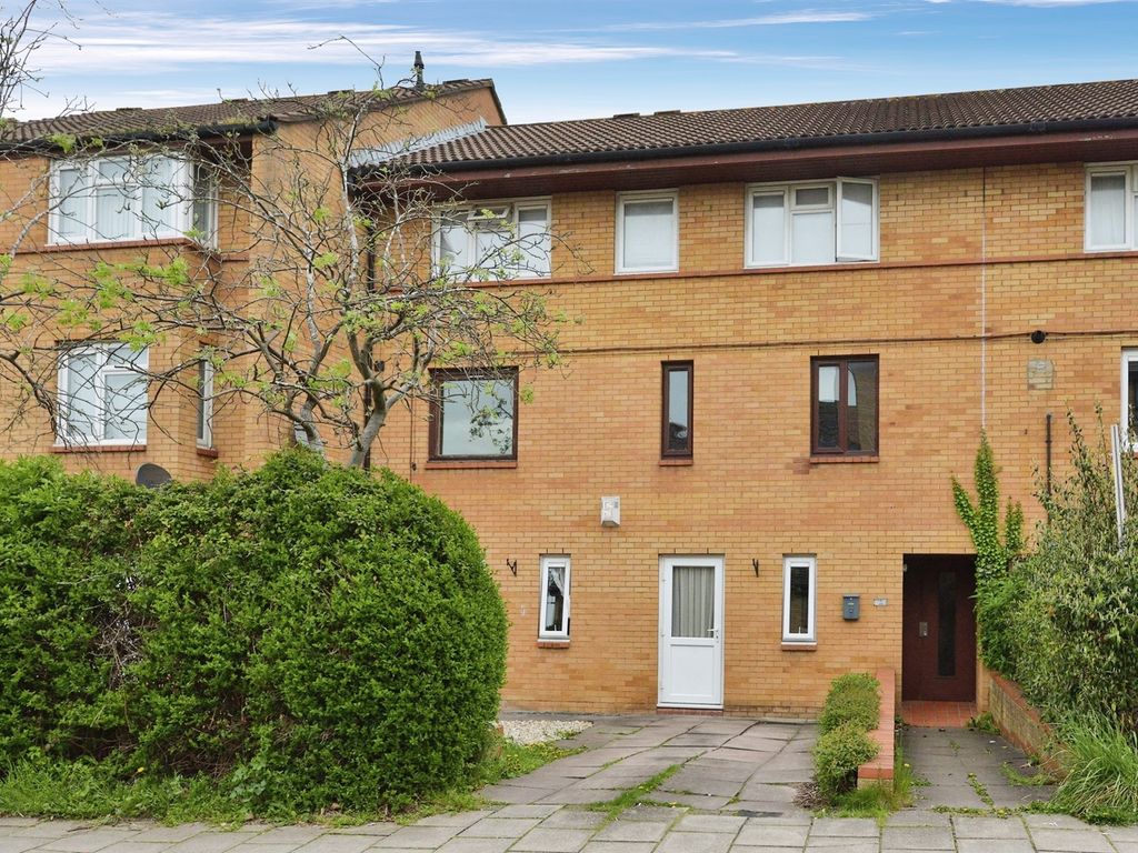 2 bed flat for sale in Shackleton Place, Oldbrook, Milton Keynes MK6, £