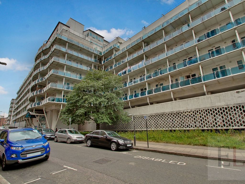 Studio to rent in Platinum House, Lyon Road, Harrow, Greater London HA1