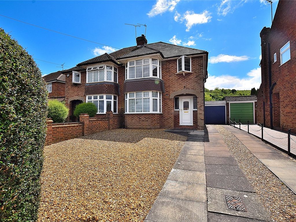 3 bed semidetached house for sale in Jeans Way, Dunstable, Beds LU5