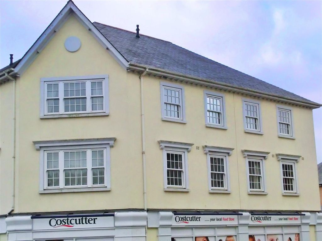 2 bed flat to rent in Carlyon Road, St. Austell PL25, £750 pcm Zoopla