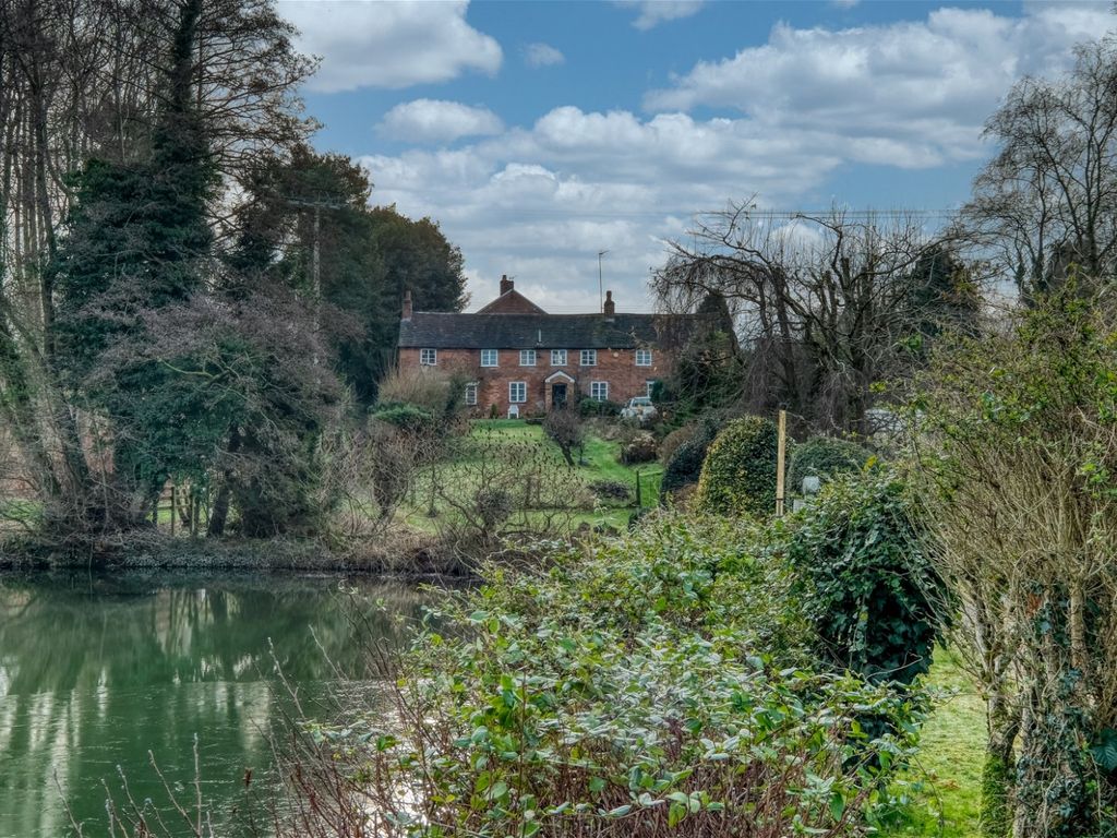 5 bed detached house for sale in Drayton Road, Belbroughton