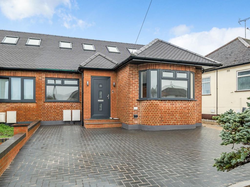 4 bed semidetached bungalow for sale in Ashdale Grove, Stanmore HA7, £