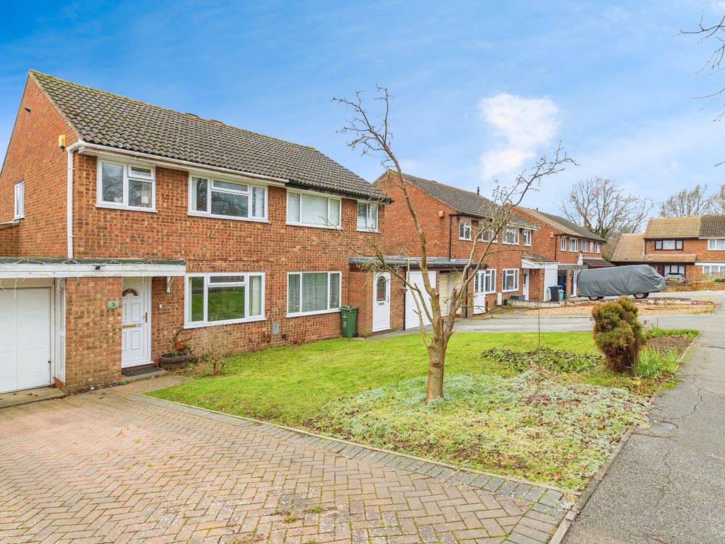 3 bed semidetached house for sale in Eston Court, Bradville, Milton