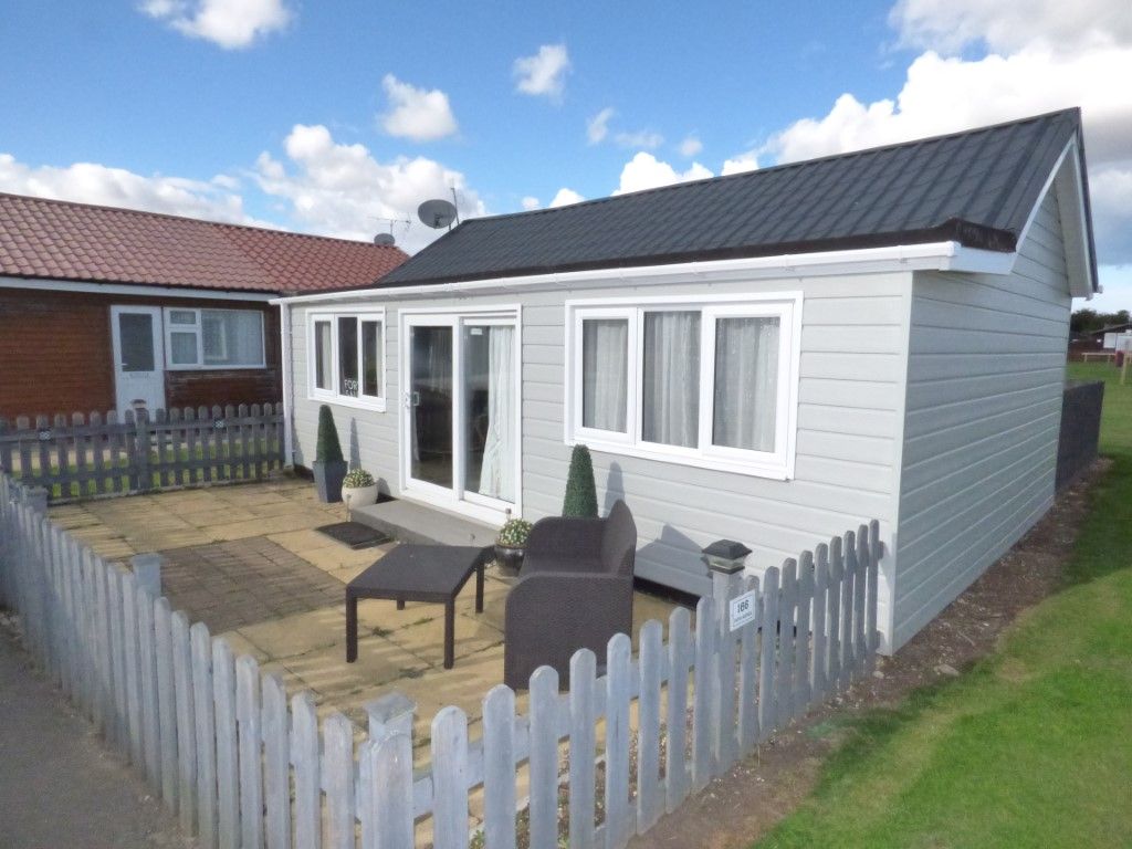 2 bed mobile/park home for sale in Fifth Avenue, South Shore Park