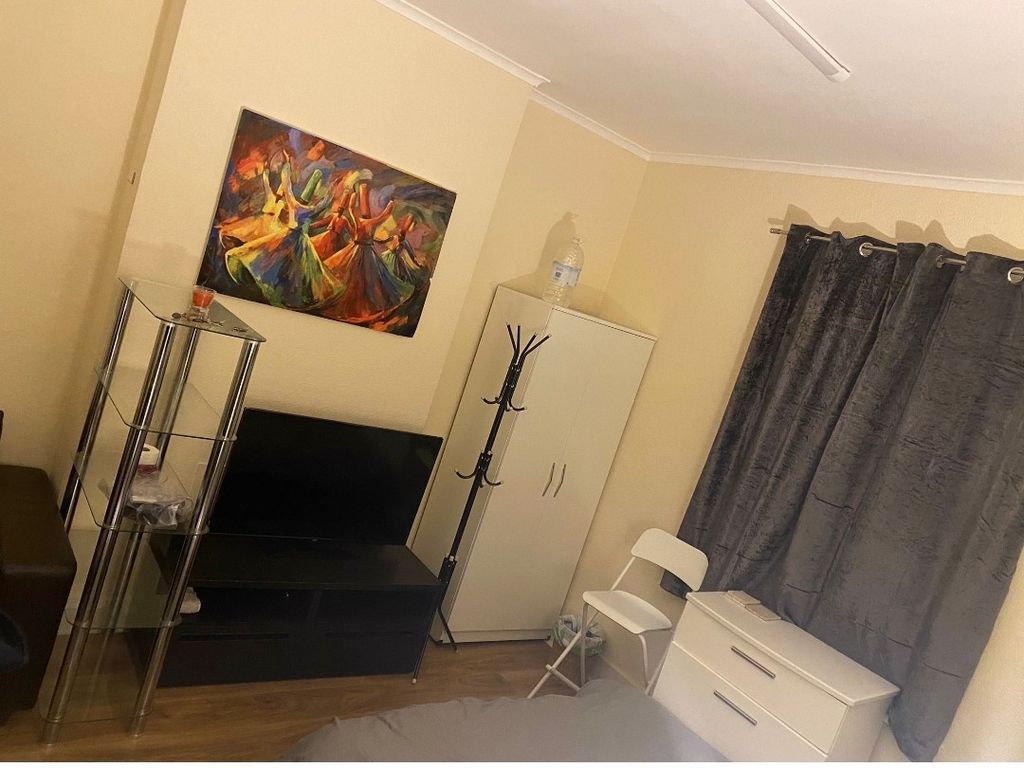Room to rent in Montague Road, Hounslow TW3 Zoopla