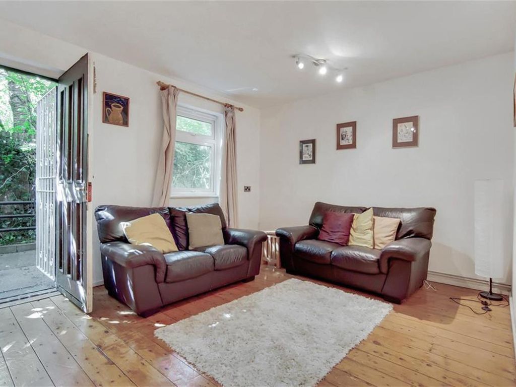 1 bed flat to rent in Highbury Station Road, London N1, £2,250 pcm Zoopla