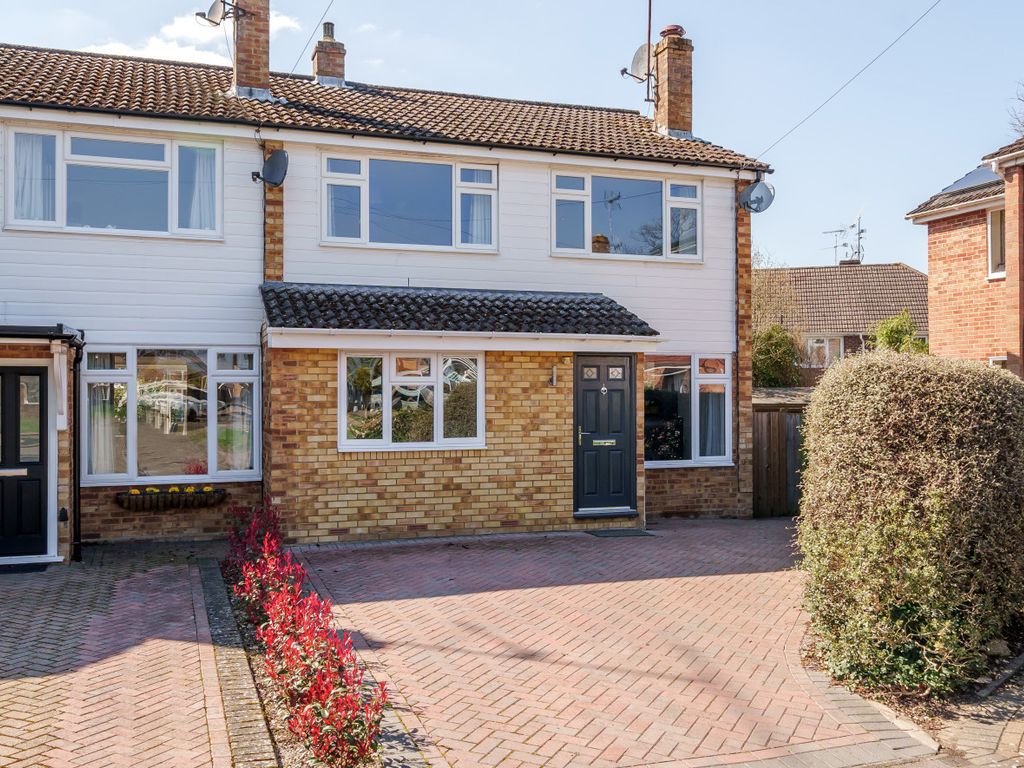 3 bed end terrace house for sale in Sydney Close, Crowthorne, Berkshire