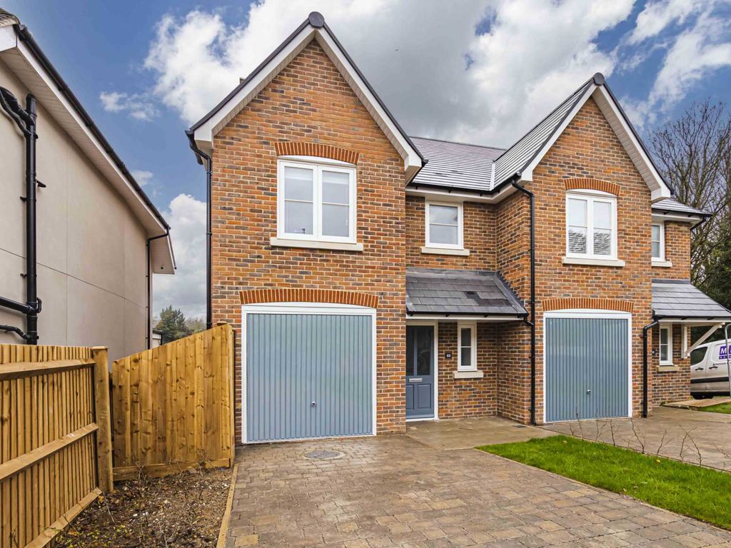 3 bed semidetached house to rent in Sunnyhill Road, Hemel Hempstead