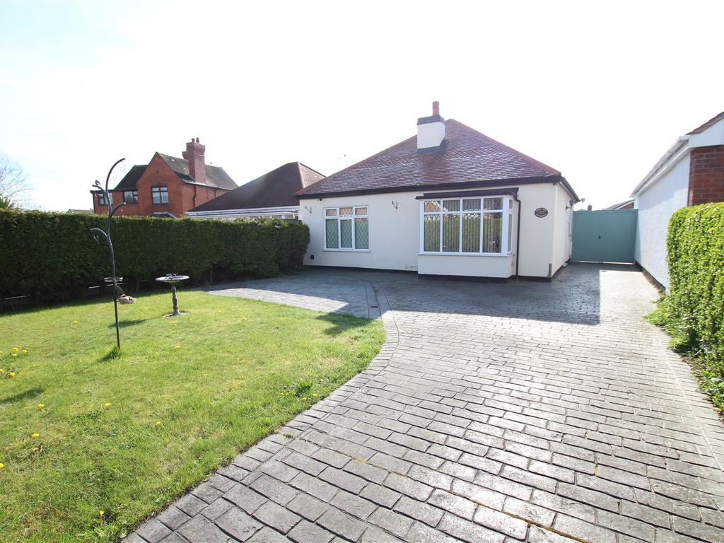 2 bed detached bungalow for sale in Church Road, Stretton, BurtonOn
