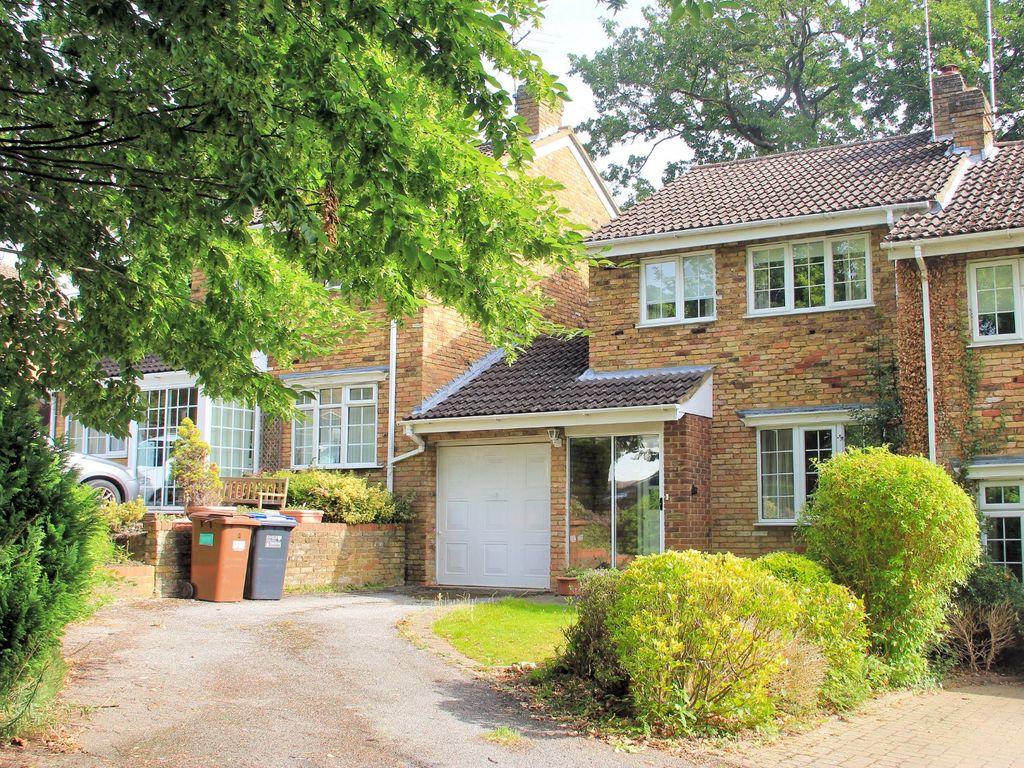 3 bed semidetached house for sale in Bluebells, Oaklands, Welwyn