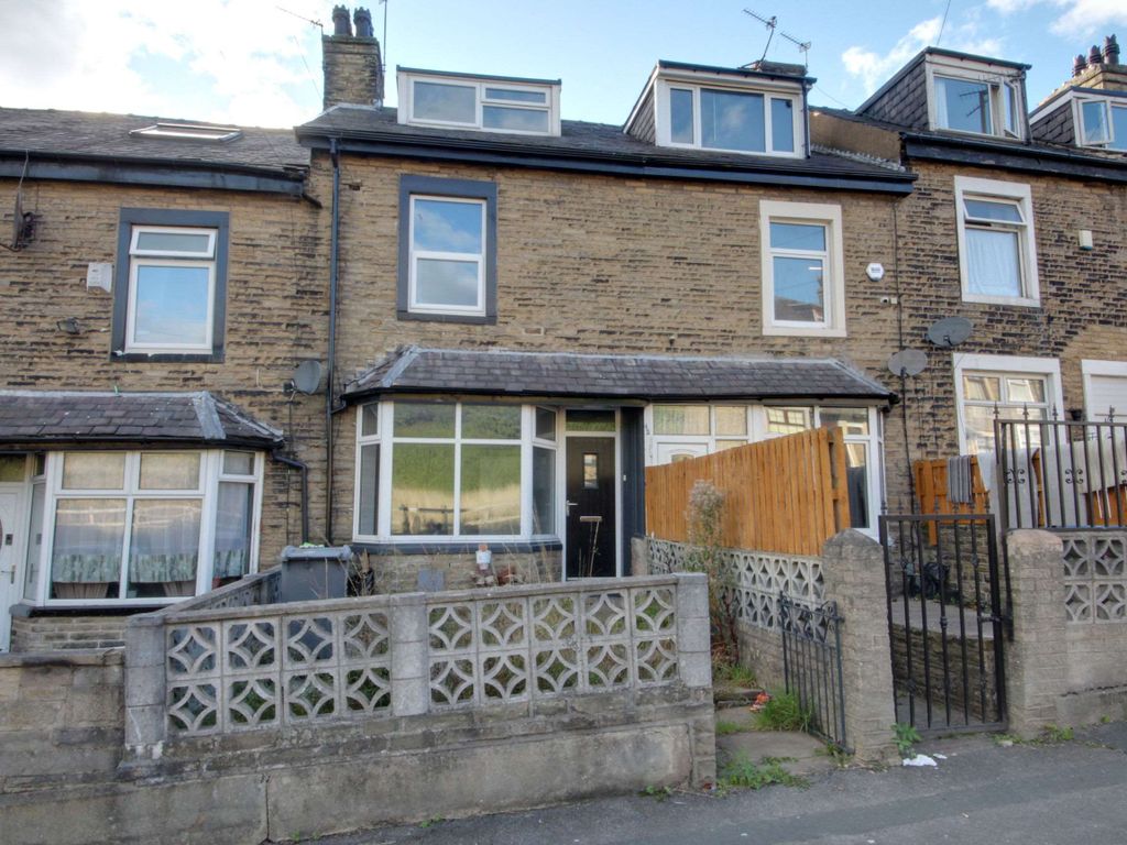3 bed terraced house for sale in Exmouth Place, Bradford BD3, £150,000