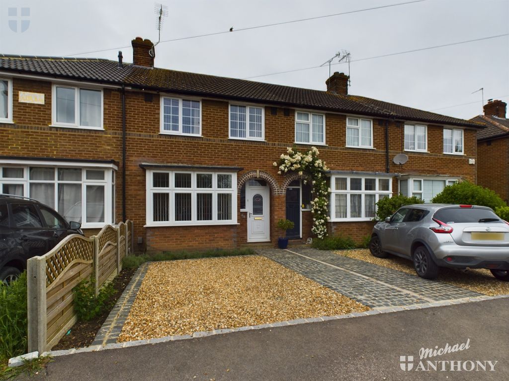 3 bed terraced house for sale in Clinton Crescent, Aylesbury