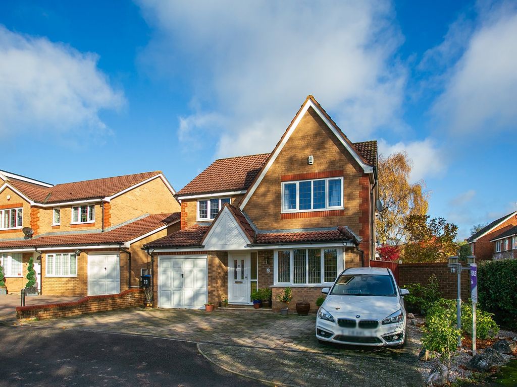 4 bed detached house for sale in Halsey Drive, Hemel Hempstead