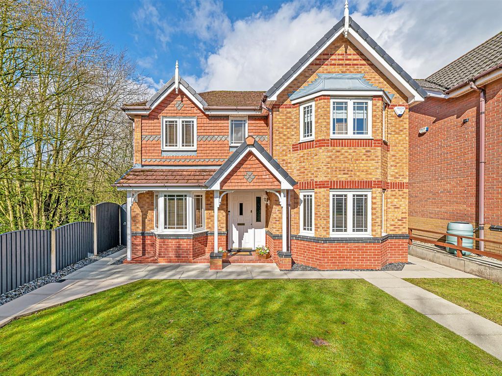 4 bed detached house for sale in Woodale Close, Great Sankey