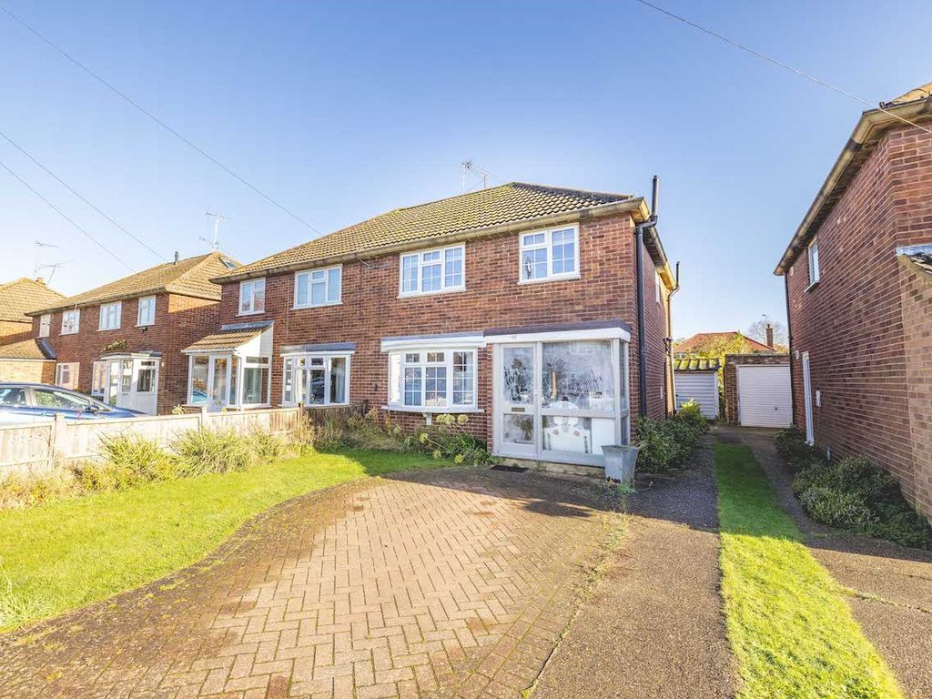 3 bed semidetached house for sale in Ray Lea Close, Maidenhead SL6, £