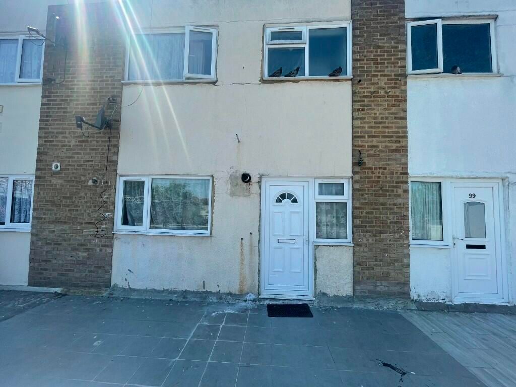 3 bed flat to rent in Salisbury Road, Hounslow TW4, £1,800 pcm Zoopla