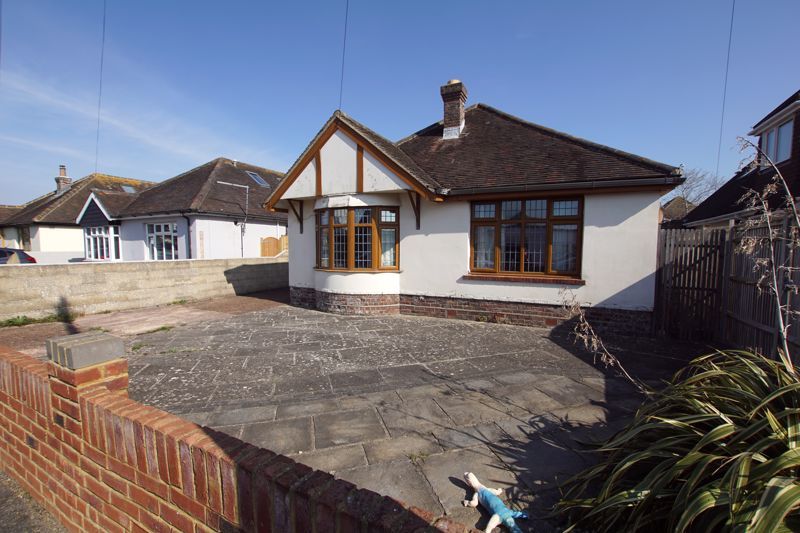 2 bed detached bungalow for sale in Clanwilliam Road, LeeOnTheSolent
