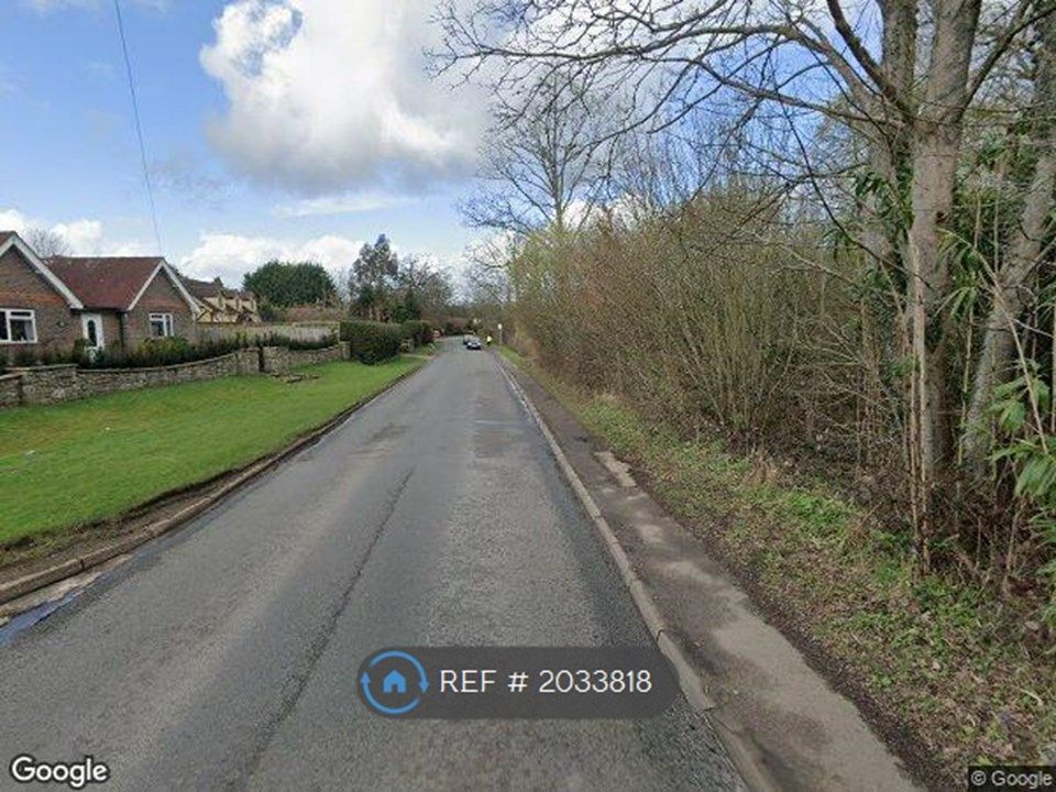 3 bed bungalow to rent in The Green, Shamley Green, Guildford GU5, £