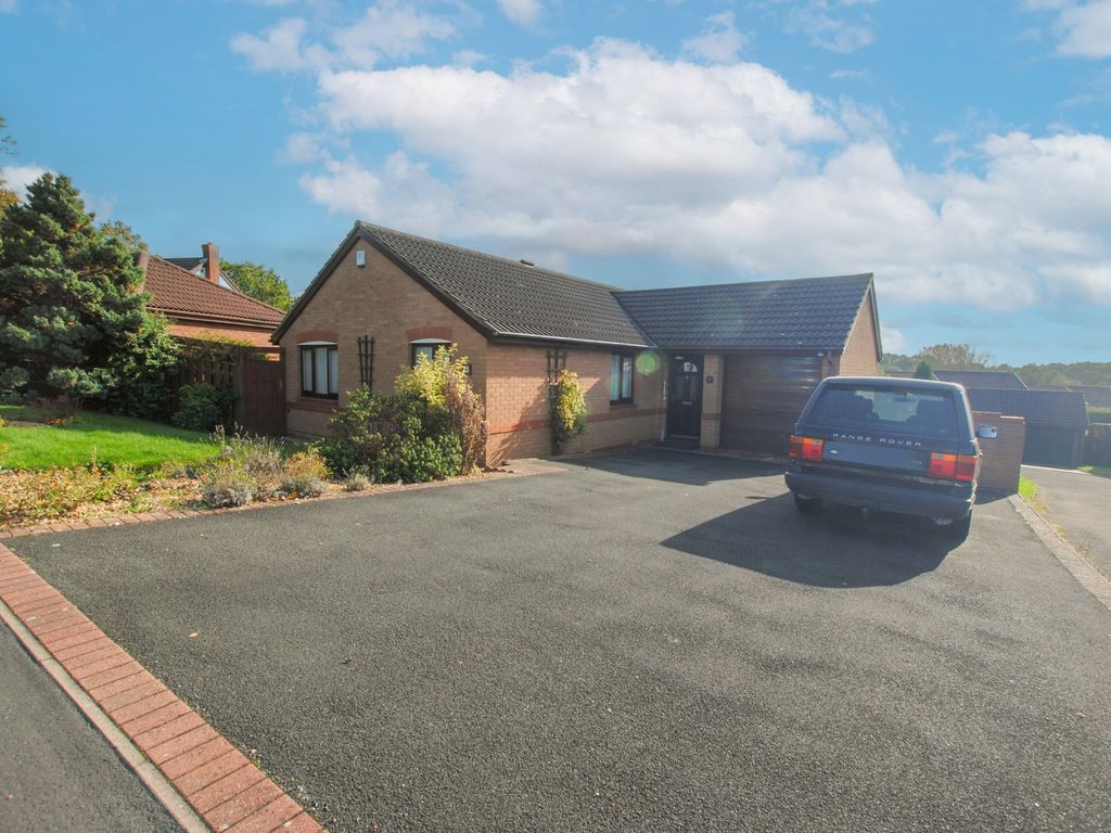 3 bed detached bungalow for sale in Arundel Close, Randlay, Telford