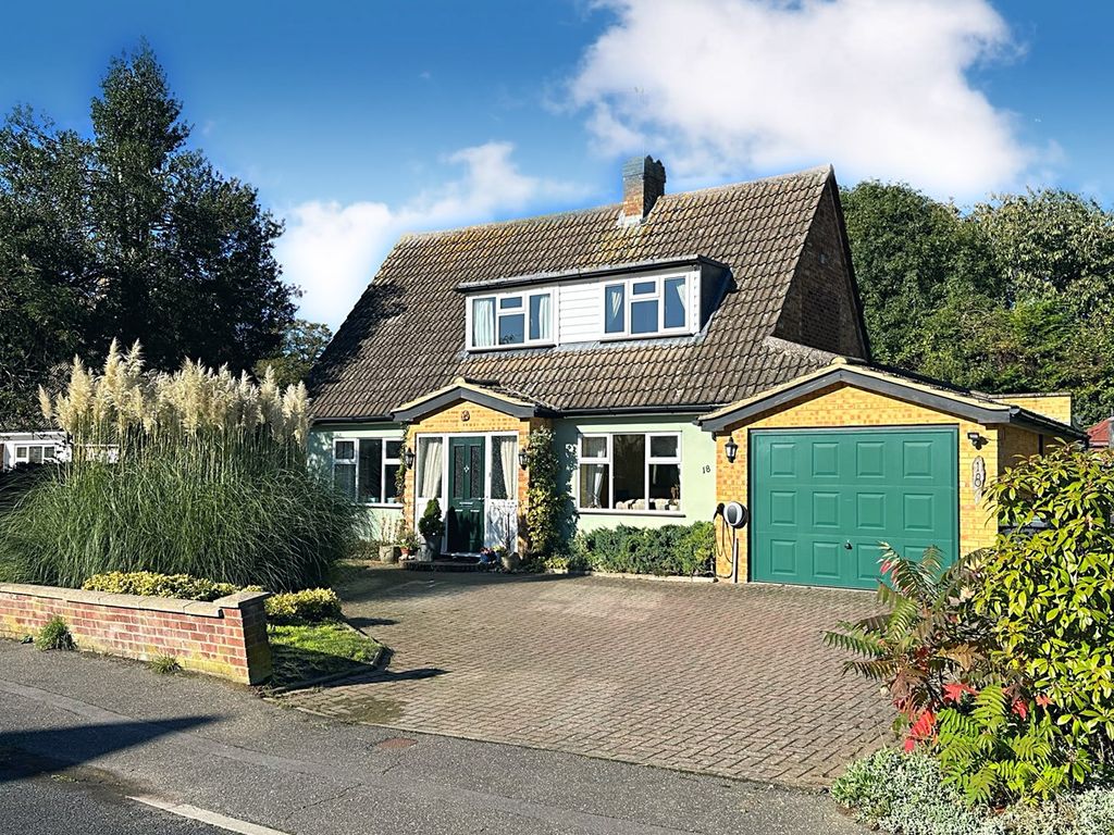 4 bed detached house for sale in Medlars Mead, Hatfield Broad Oak