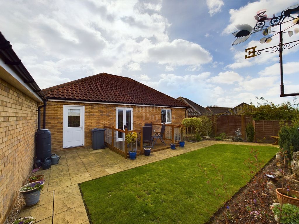 2 bed bungalow for sale in Glebe Drive, Roydon, Diss IP22, £300,000